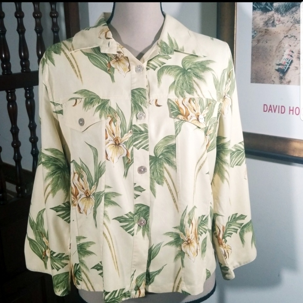 Pineapple Moon Hawaiian tropical shirt. Size S